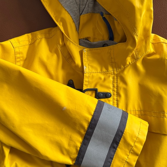 BabyGAP Rain Jacket with Toggles (2T) - Picture 7 of 8